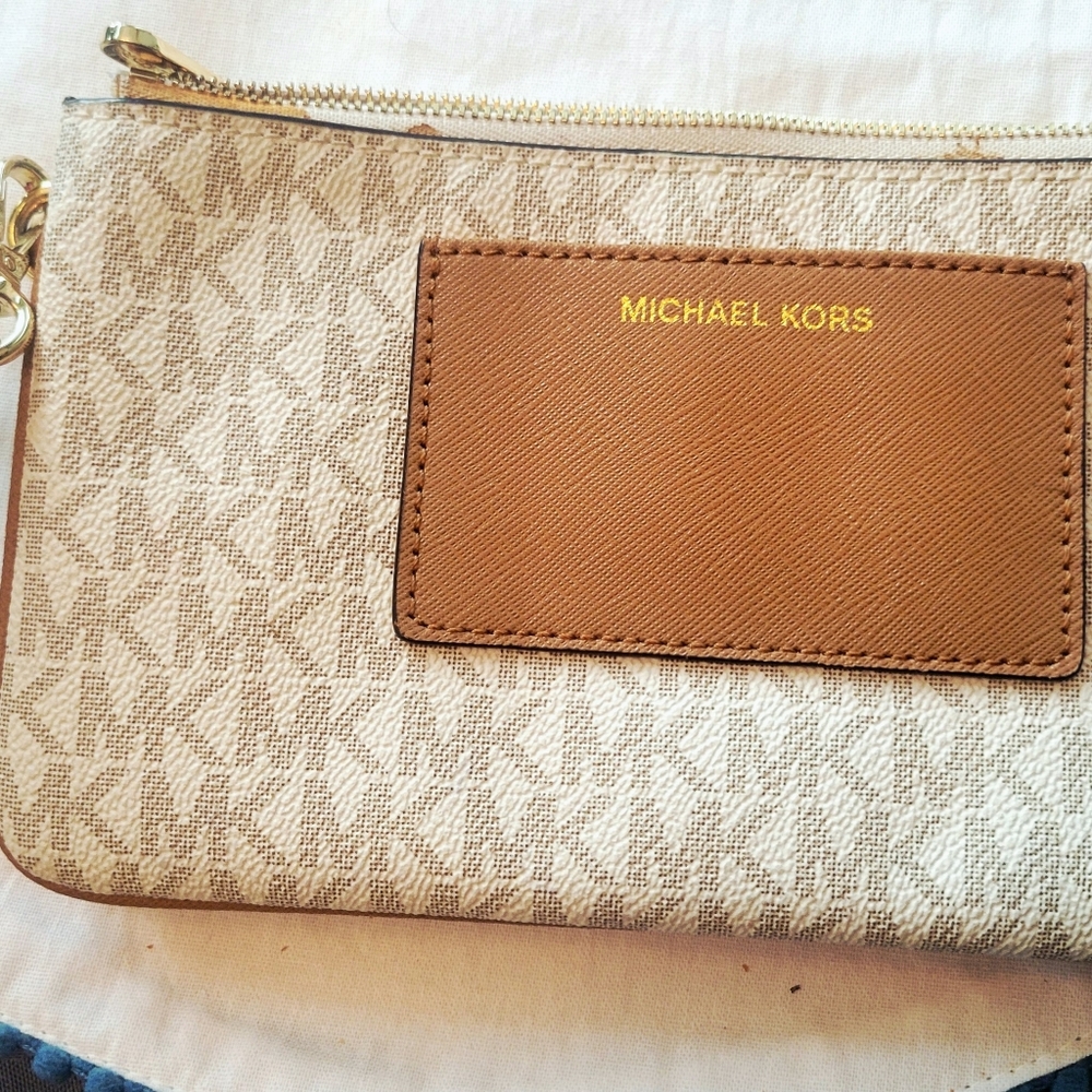Michael Kors Cream & Tan M K Wristlet
